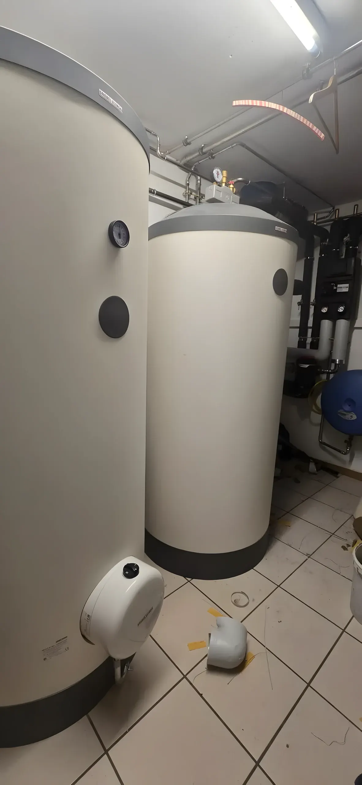 Chaufferie après remplacement : pompe à chaleur air-eau Stiebel Eltron raccordée, Fontainemelon