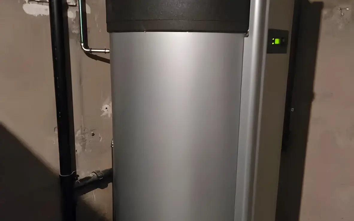 Chauffe-eau thermodynamique alpha innotec BWP 270N posé à Hauterive